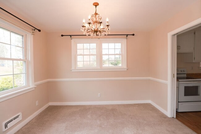 Building Photo - Spacious Brick Rancher in the heart of Tuc...