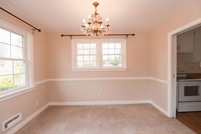 Building Photo - Spacious Brick Rancher in the heart of Tuckahoe in Westend!