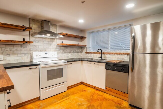 Building Photo - 1815 NW Hoyt St