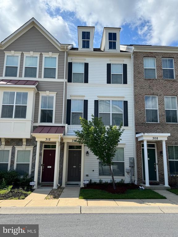 Building Photo - 310 White Oak Way