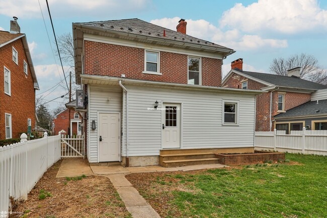 Building Photo - 67 W Laurel St