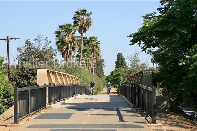 Building Photo - Pet Friendly! Upgraded 2 BDRM UPTOWN Whittier