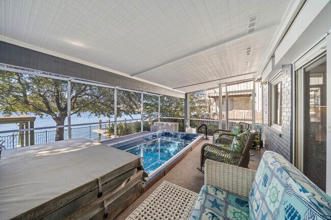Building Photo - 2913 Beluche Dr