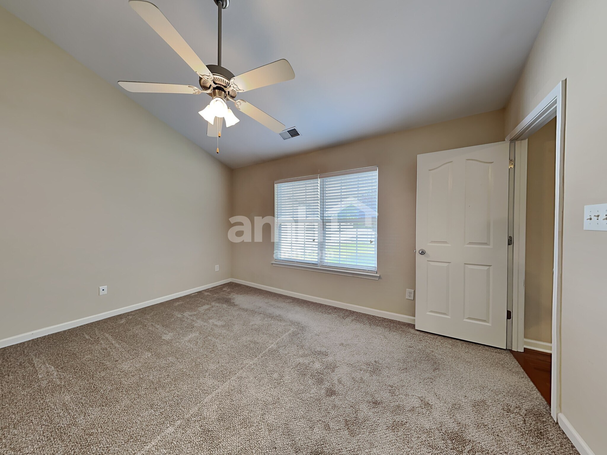 Building Photo - 714 W Parris Ave