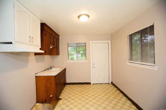 Building Photo - 5607 Alpha St