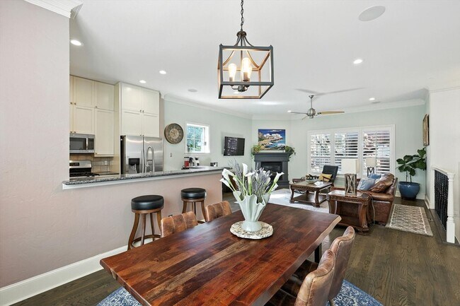 Building Photo - 1500 Pecos St