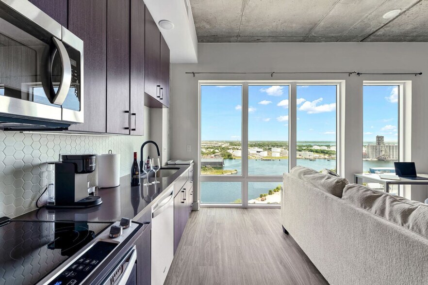 Building Photo - 617 N 12th St