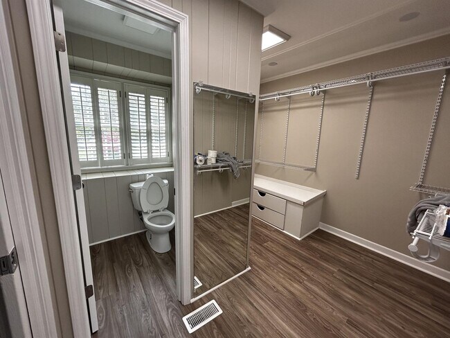 Building Photo - 101 E Lewis Rd