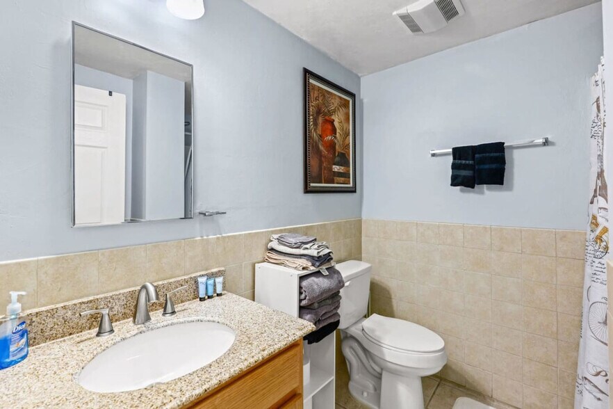 Building Photo - 1220 SW 1st Ave