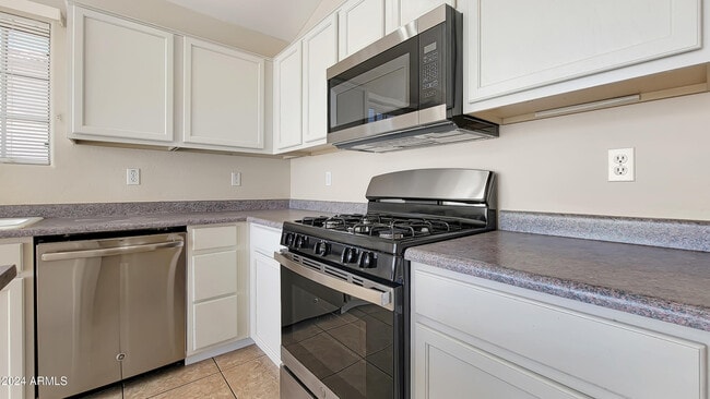 Building Photo - 13132 W Sheridan St