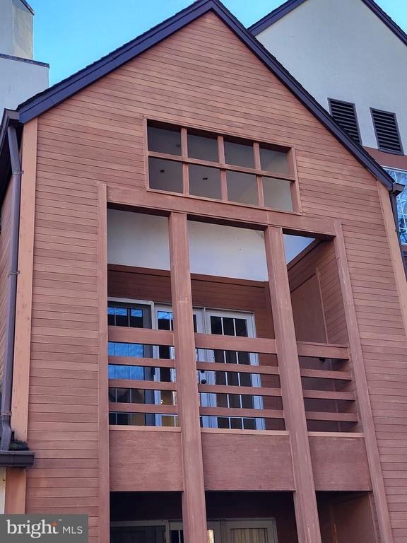 Building Photo - 4950 Columbia Rd