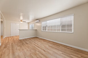 Building Photo - 9226 Palm St