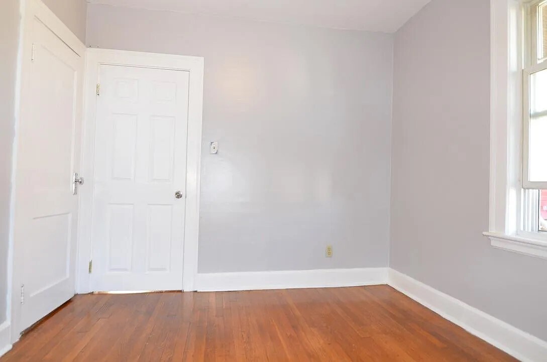Building Photo - 16 Newport Ter