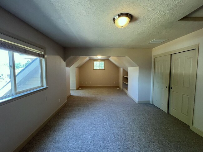 Building Photo - Beautiful 4 bed 3.5 bath home in Eagle jus...
