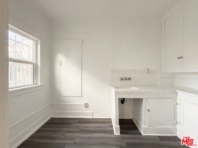 Building Photo - 434 S Rampart Blvd