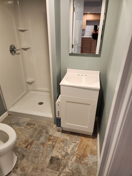 Building Photo - 144 Oriole Rd