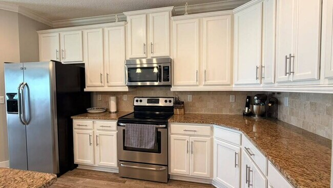 Building Photo - 3206 Oak Bluff Ln