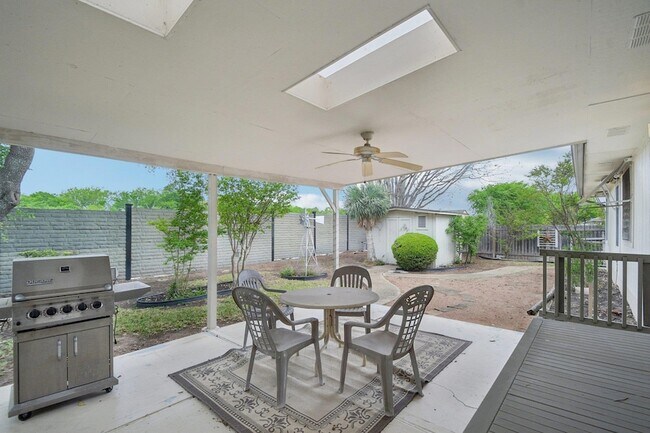 Building Photo - 1300 Leah Ln