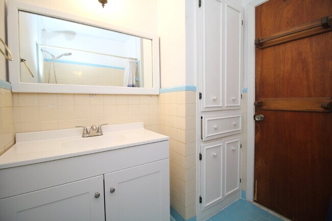 Building Photo - 3BR Home Near Belvedere Park with Bonus Flex Space, Garage & Convenient Access to Shopping, Schoo...