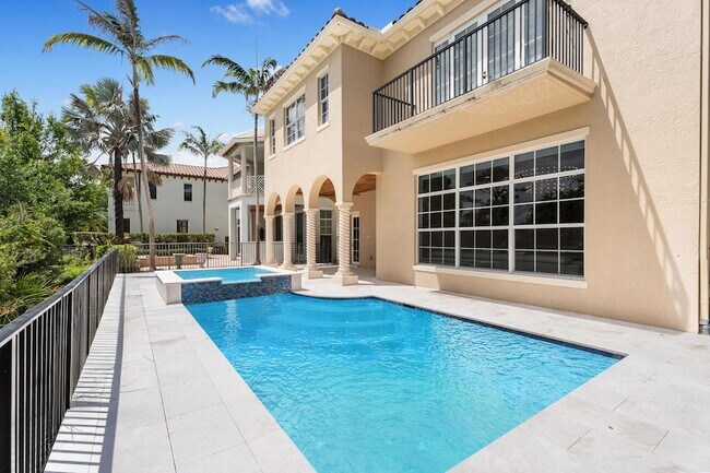 Building Photo - 112 Tulip Tree Ct
