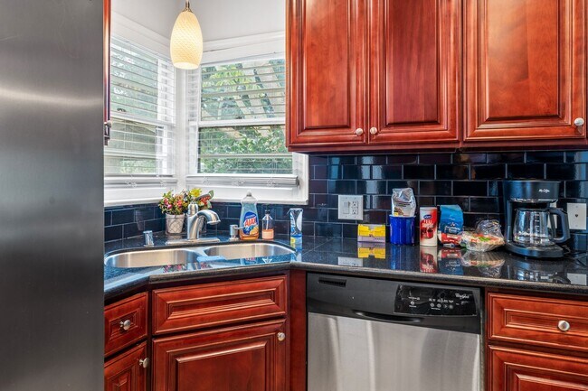 Building Photo - 1537 El Prado Ave