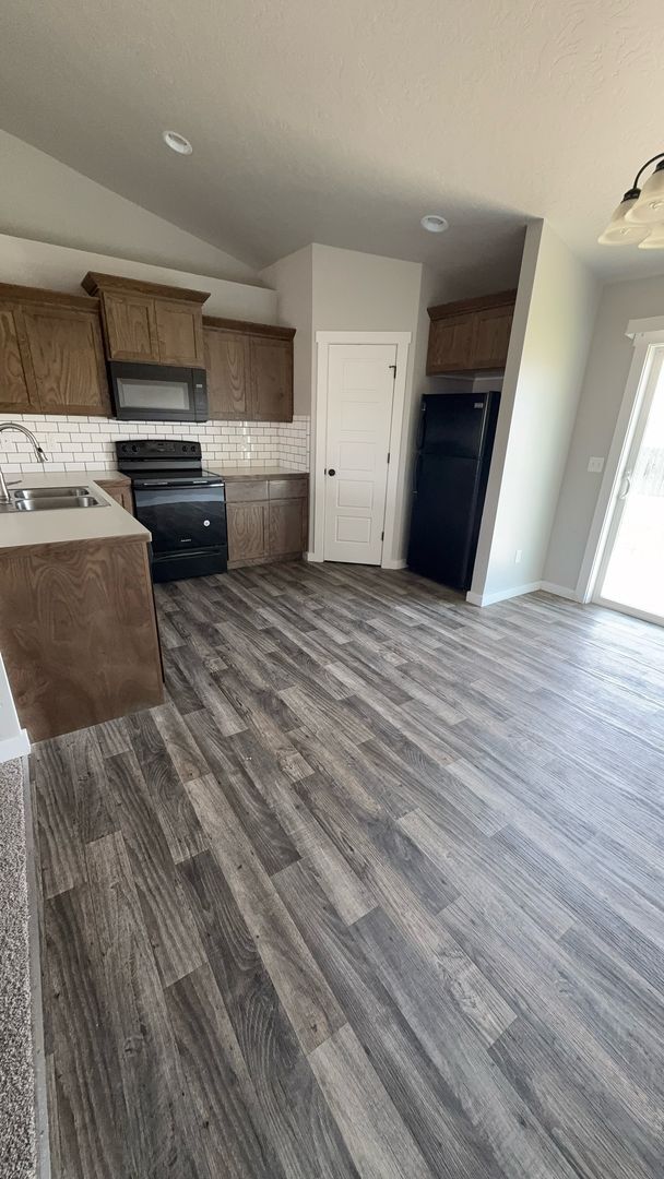 Building Photo - Pet Friendly Caldwell Home!