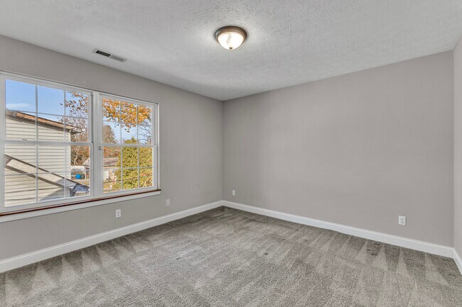 Building Photo - 345 Kenilworth Rd