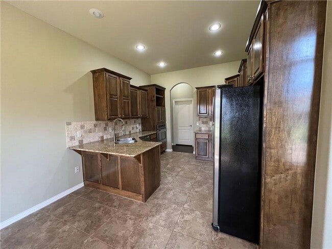 Building Photo - 3304 SW Briar Creek Ave