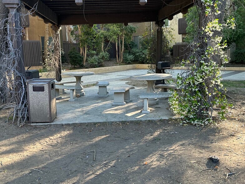 Building Photo - 18350 Hatteras St