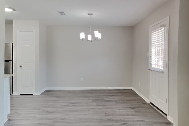 Building Photo - 2815 Fox Mountain Dr