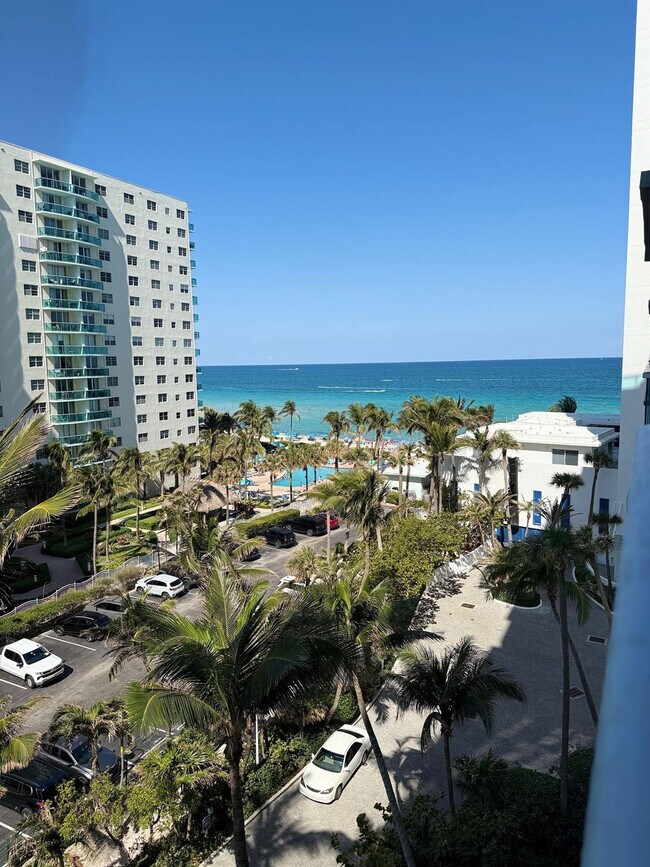 Building Photo - 4001 S Ocean Dr