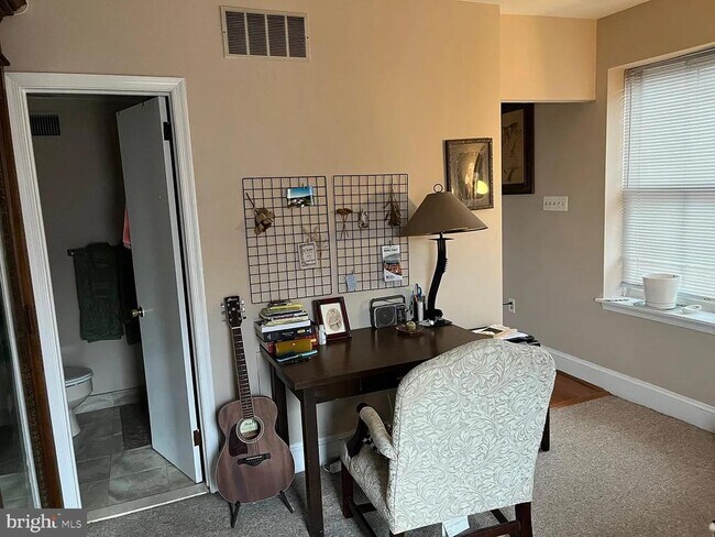 Building Photo - 1906 Fairmount Ave