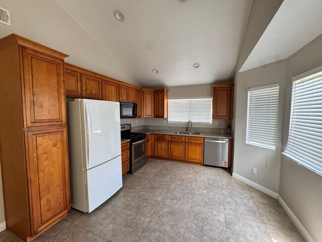 Building Photo - 3-Bedroom Moreno Valley Home – High Ceilin...