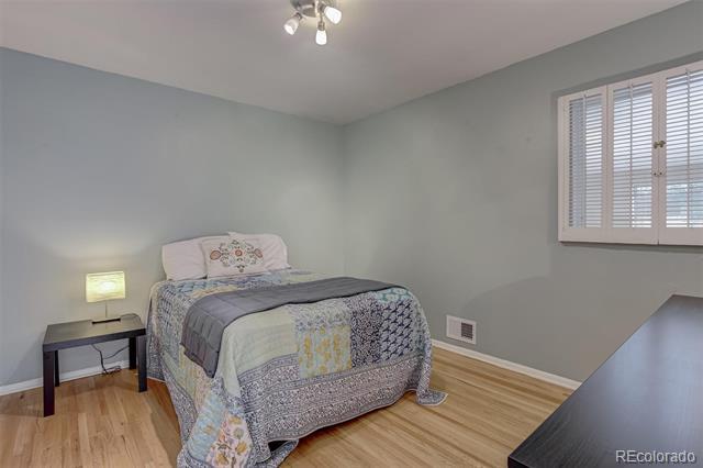 Building Photo - 3124 S Vine Ct