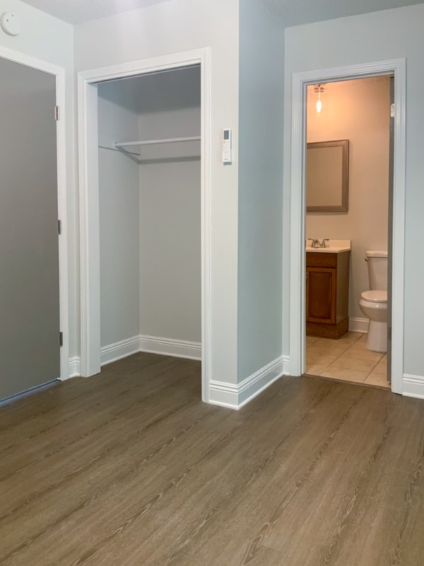 Building Photo - 5094 J E L Dr