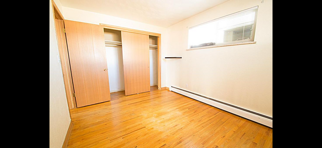 Main level bedroom - 3261 Yarrow St