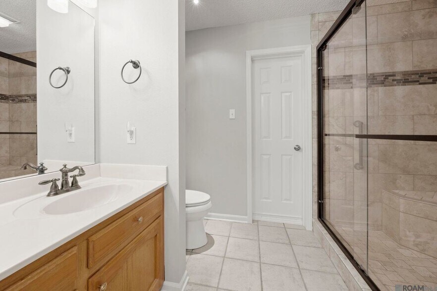 Building Photo - 18596 White Oak Dr