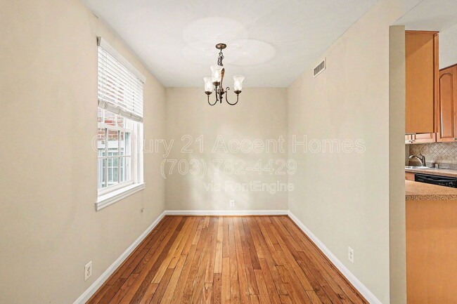 Building Photo - 3342 S Wakefield St