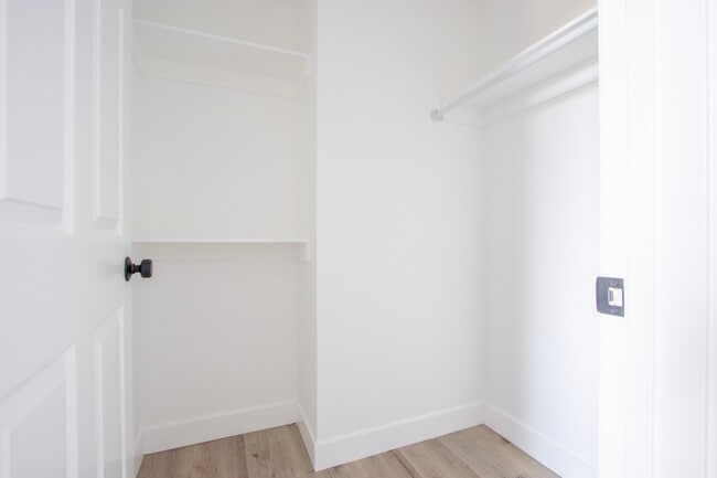 Building Photo - 621 N Bronson Ave