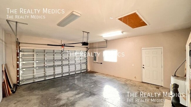 Building Photo - 3297 Tallwood Dr