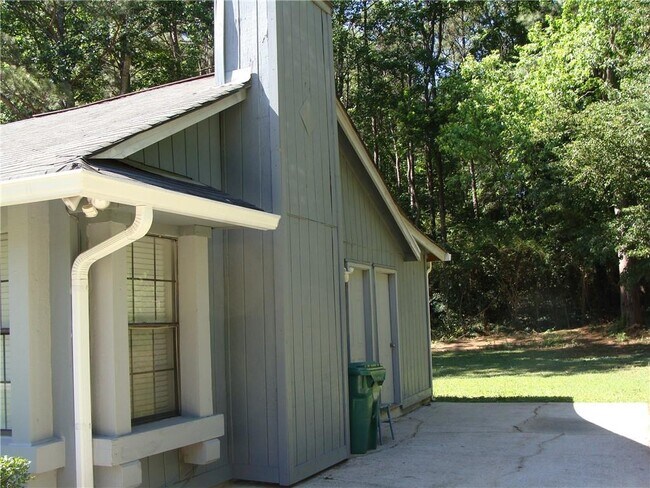 Building Photo - 2331 Newgate Dr