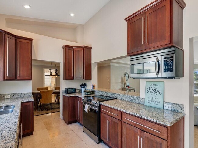 Building Photo - 527 E Causeway Blvd