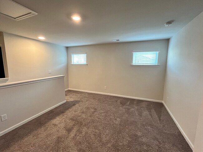 Building Photo - 315 Liliana Dr