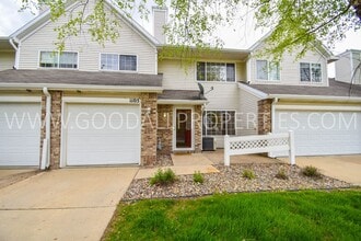 Building Photo - 2 Bedroom 1.5 Bath Townhome In West Des Moines