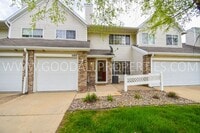Building Photo - 2 Bedroom 2 Bath Townhome In West Des Moines