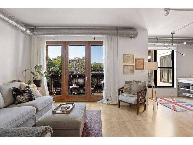 Primary Photo - 15 E Franklin Ave
