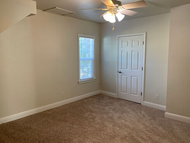 Building Photo - Cute Chico Charmer/Close to downtown and CSUC