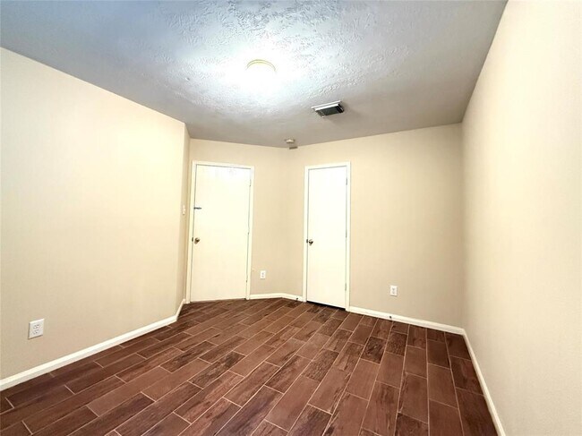 Building Photo - 12811 Mills Breeze Dr
