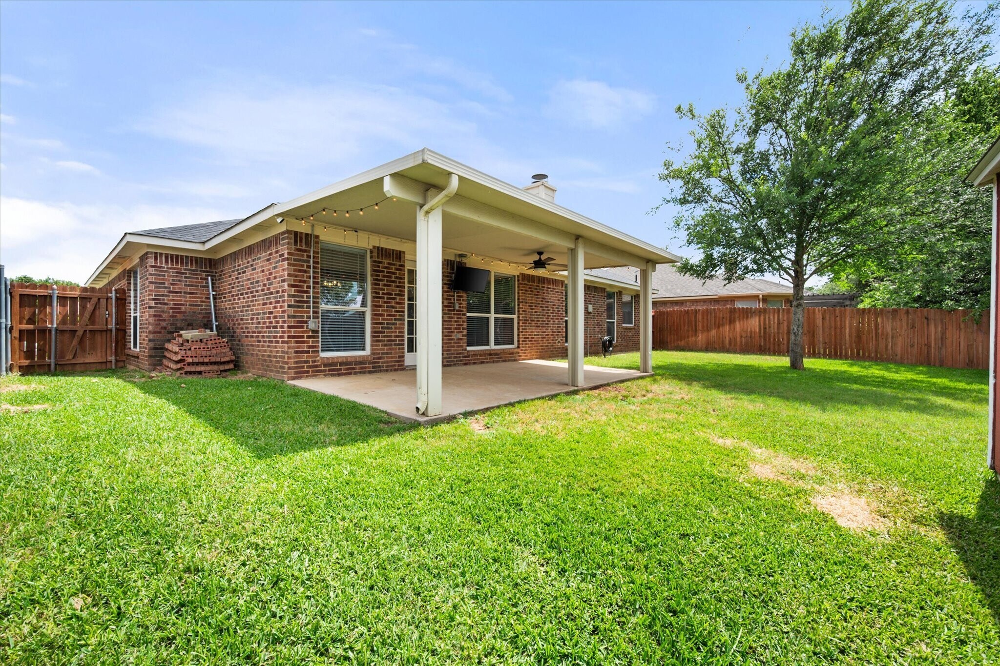 Building Photo - 5021 Bayberry Dr
