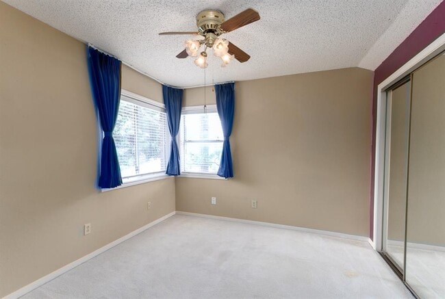 Building Photo - 2458 Parkwood Ln